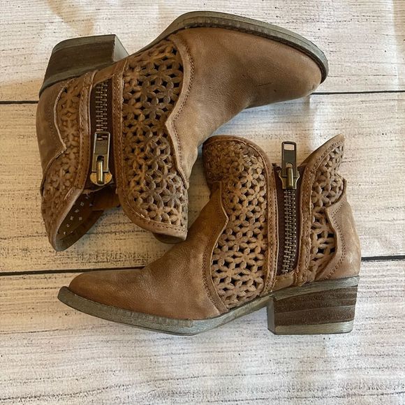 Circle G Other - Circle G Booties 🎉 Host Pick 🎉